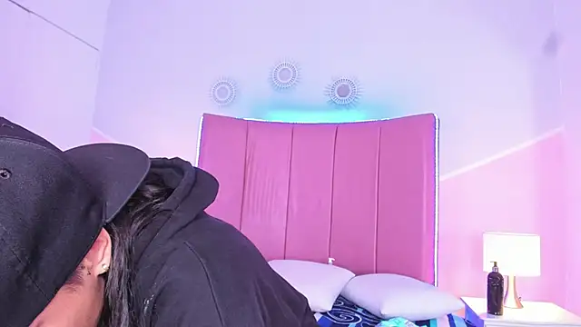 Liiam smith  online show from September 13, 1:00 pm