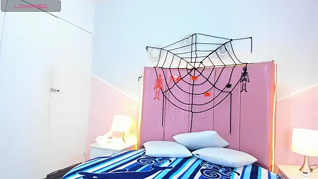 Liiam smith  online show from October 29, 1:13 pm