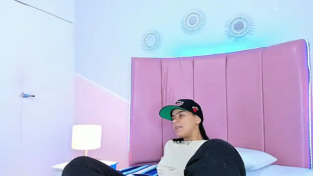 Liiam smith  online show from November 13, 1:21 pm