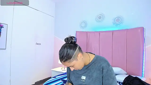 Liiam smith  online show from November 16, 12:55 pm