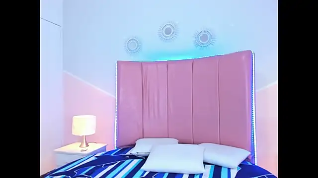 Liiam smith  online show from December 5, 1:09 pm