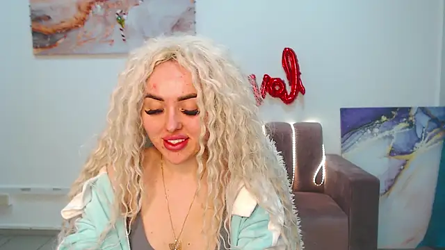 Snapshot of MissisCaty chatting on February 13, 10:43 pm MissisCaty online show from February 13, 10:43 pm