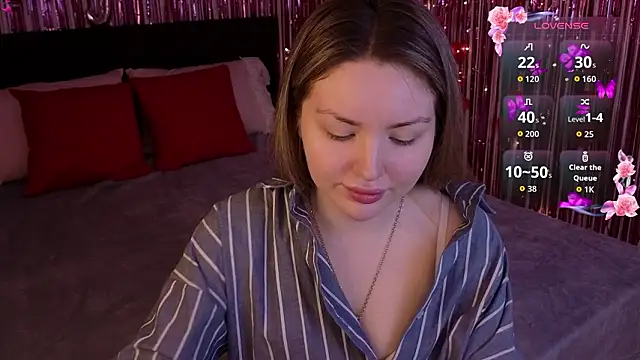 Lora Rosee online show from March 10, 2:00 pm