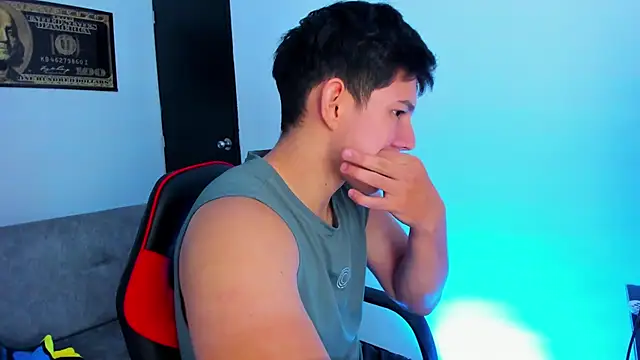 JamesCr  online show from February 5, 10:33 pm