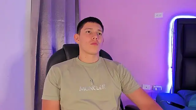 JamesCr  online show from February 23, 3:56 am