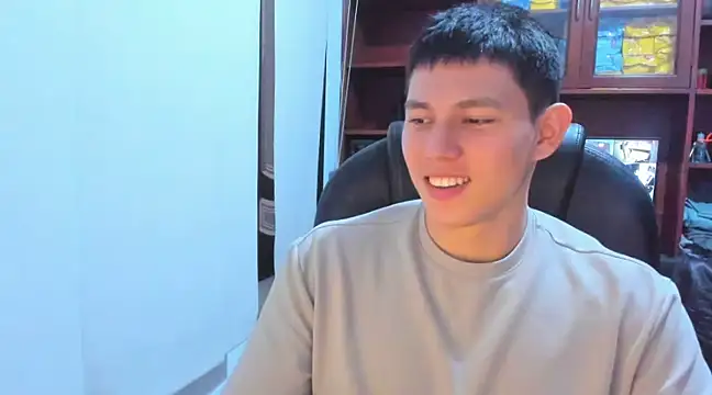 JamesCr  online show from February 28, 9:44 pm