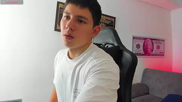 JamesCr  online show from March 8, 7:53 pm