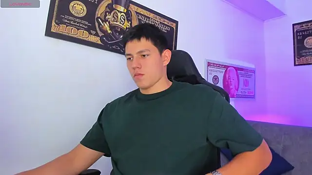 JamesCr  online show from March 11, 8:20 pm