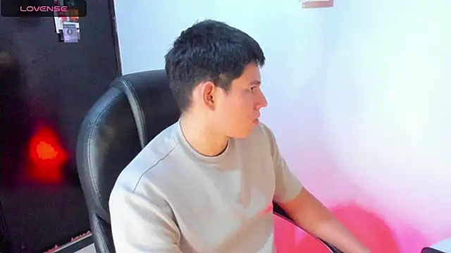 JamesCr  online show from March 22, 7:47 am