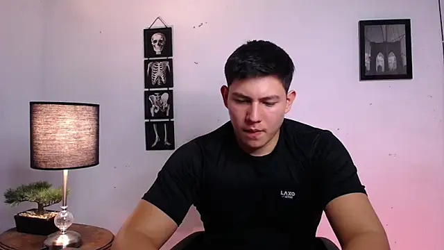 JamesCr  online show from November 12, 10:52 pm