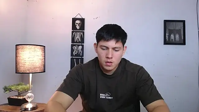 JamesCr  online show from November 25, 12:32 am