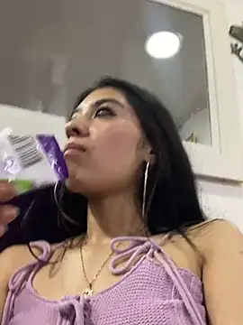 Snapshot of TayylorSexx chatting on February 12, 7:23 am TayylorSexx online show from February 12, 7:23 am