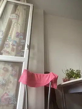 LynnAhNight online show from June 19, 3:44 am