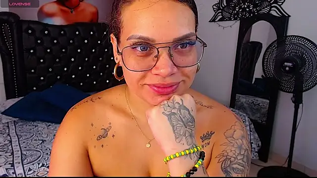 Snapshot of Taliana36 chatting on October 24, 12:23 pm Taliana36 online show from October 24, 12:23 pm