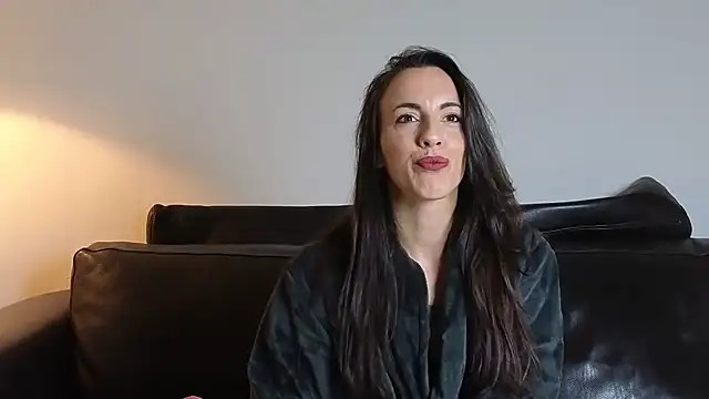 Lenaelle31000 online show from February 9, 5:06 pm