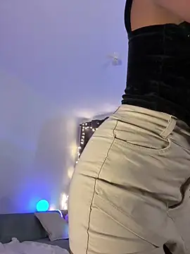 Snapshot of kiryB chatting on December 5, 3:15 am kiryB online show from December 5, 3:15 am