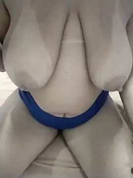 yannaluuxehot online show from February 20, 3:56 am