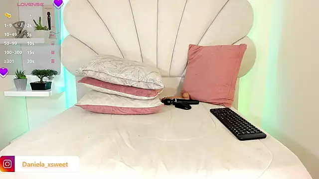 Danielaangelina online show from March 10, 6:18 am