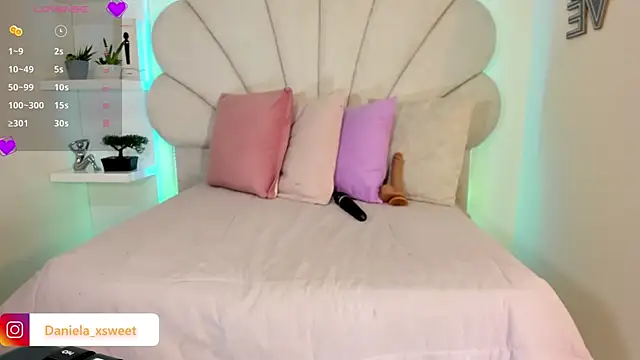 Danielaangelina online show from April 10, 6:18 am