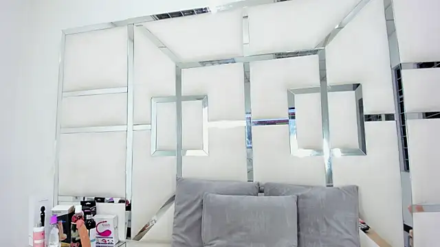 ZoeWan69 online show from March 1, 6:21 pm