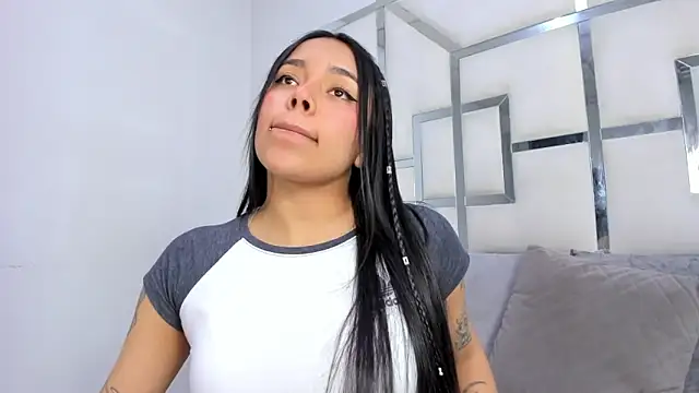 ZoeWan69 online show from November 17, 3:23 am