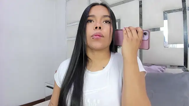 ZoeWan69 online show from April 22, 1:45 pm