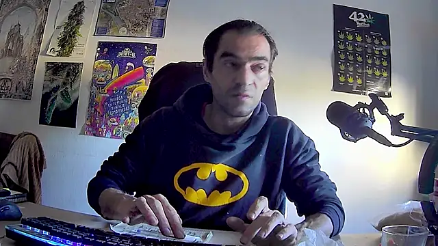 ReyDeBotones online show from April 15, 5:42 pm