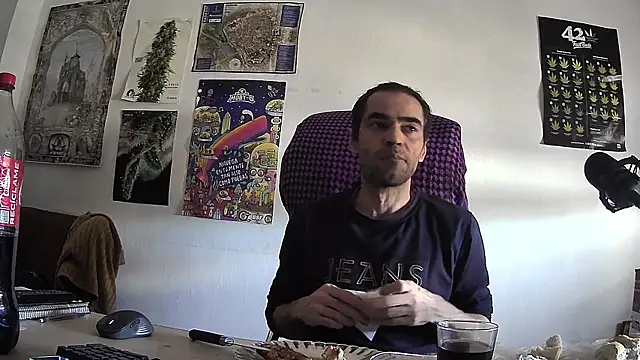 ReyDeBotones online show from April 16, 3:02 pm