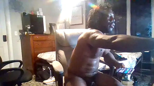 Snapshot of BigDMann40 chatting on October 27, 6:39 am BigDMann40 online show from October 27, 6:39 am