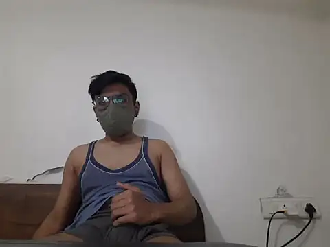 Snapshot of kk77102 chatting on February 5, 11:44 am kk77102 online show from February 5, 11:44 am