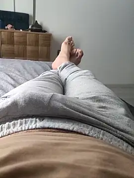 legolasleo online show from March 29, 7:41 am