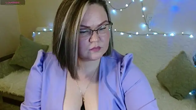 Vivien  wet online show from February 3, 3:27 pm