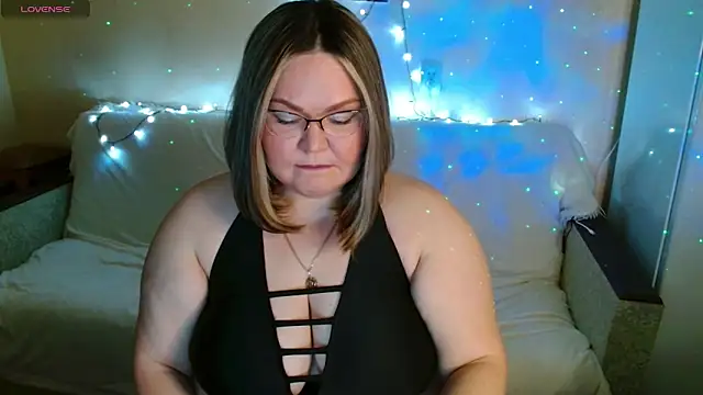 Vivien  wet online show from March 2, 8:29 pm