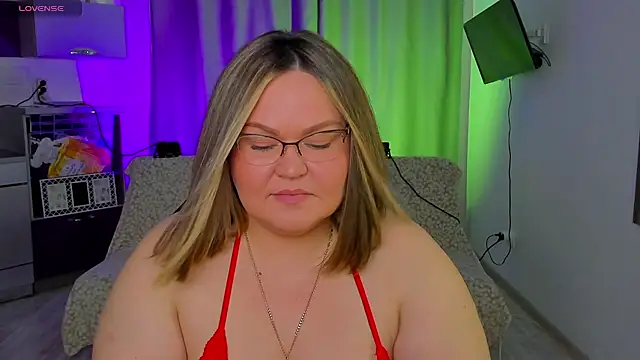 Vivien  wet online show from March 3, 12:05 pm