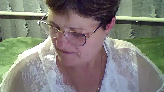 Snapshot of ElzaJewel chatting on October 18, 6:52 pm ElzaJewel online show from October 18, 6:52 pm
