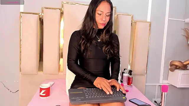 Snapshot of emmysandoval chatting on June 2, 12:51 pm emmysandoval online show from June 2, 12:51 pm