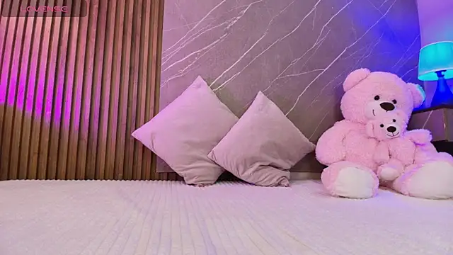 ariana jhonson1 online show from January 8, 12:29 pm