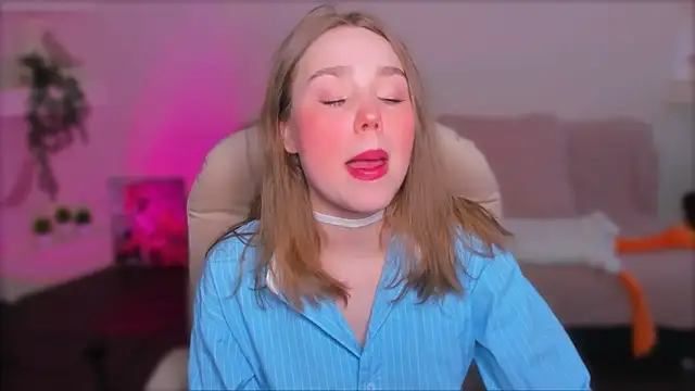 Snapshot of YourMegan chatting on May 2, 2:11 pm YourMegan online show from May 2, 2:11 pm