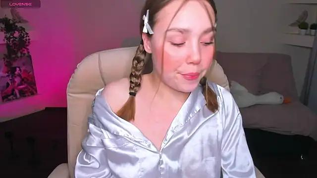 Snapshot of YourMegan chatting on May 5, 6:38 pm YourMegan online show from May 5, 6:38 pm