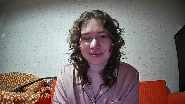 Snapshot of girliemilk chatting on October 29, 10:11 pm girliemilk online show from October 29, 10:11 pm