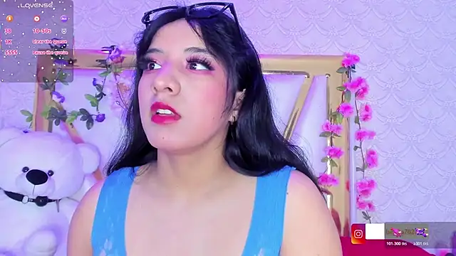 Snapshot of BeccaMathew chatting on November 20, 1:17 am BeccaMathew online show from November 20, 1:17 am