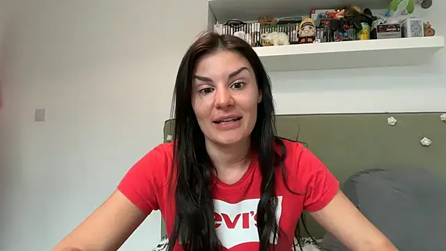 Snapshot of Petitecookie chatting on May 2, 5:07 pm Petitecookie online show from May 2, 5:07 pm