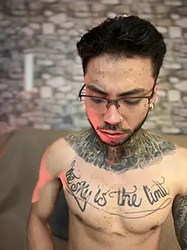 Walker Thomas1 online show from March 6, 9:36 am