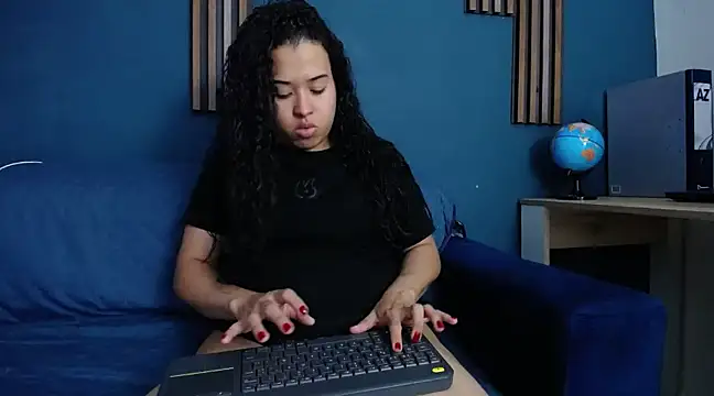 Snapshot of ema_abby chatting on February 10, 10:09 pm ema abby online show from February 10, 10:09 pm