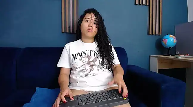 Snapshot of ema_abby chatting on February 12, 7:02 pm ema abby online show from February 12, 7:02 pm