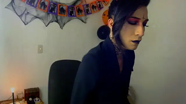 Snapshot of NovaNyx11 chatting on October 17, 9:50 pm NovaNyx11 online show from October 17, 9:50 pm