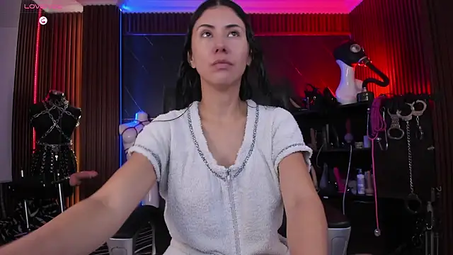 XiaQueen online show from March 5, 11:50 am