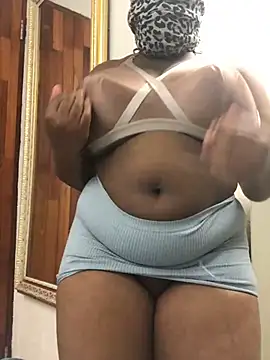 Snapshot of servingBigTitis chatting on March 3, 6:15 am servingBigTitis online show from March 3, 6:15 am