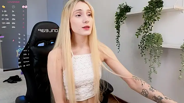 Snapshot of elliefrost chatting on February 7, 8:53 pm elliefrost online show from February 7, 8:53 pm