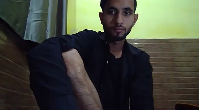 Snapshot of Queen_Couple chatting on February 16, 7:48 am Queen Couple online show from February 16, 7:48 am